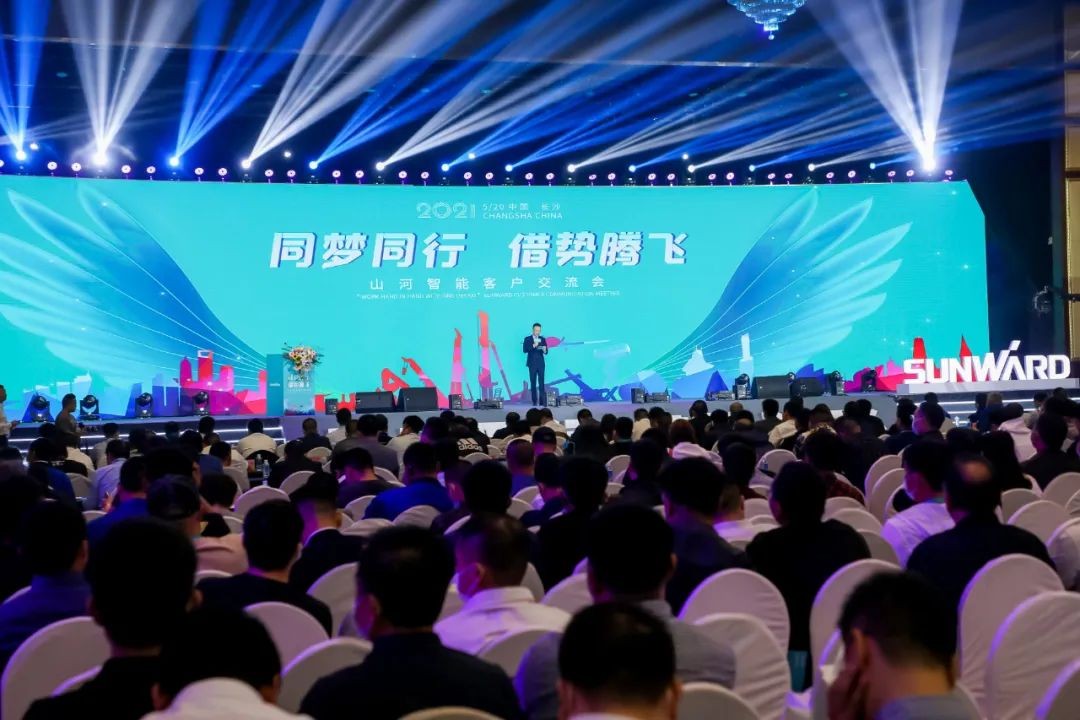 “爆品”出击！三亿·体育-三亿（中国）一站式服务官方网站
智能客户交流会签约超8亿元