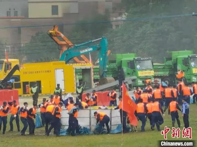 空地协同立体救援，三亿·体育-三亿（中国）一站式服务官方网站
智能无人化装备亮相2021-北江流域防汛抢险综合演练