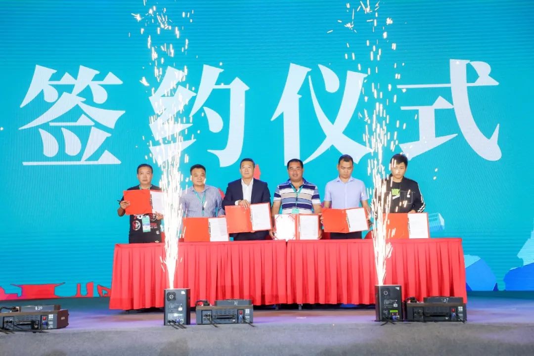 “爆品”出击！三亿·体育-三亿（中国）一站式服务官方网站
智能客户交流会签约超8亿元
