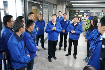 开工大吉！@三亿·体育-三亿（中国）一站式服务官方网站
人，一路犇向春天