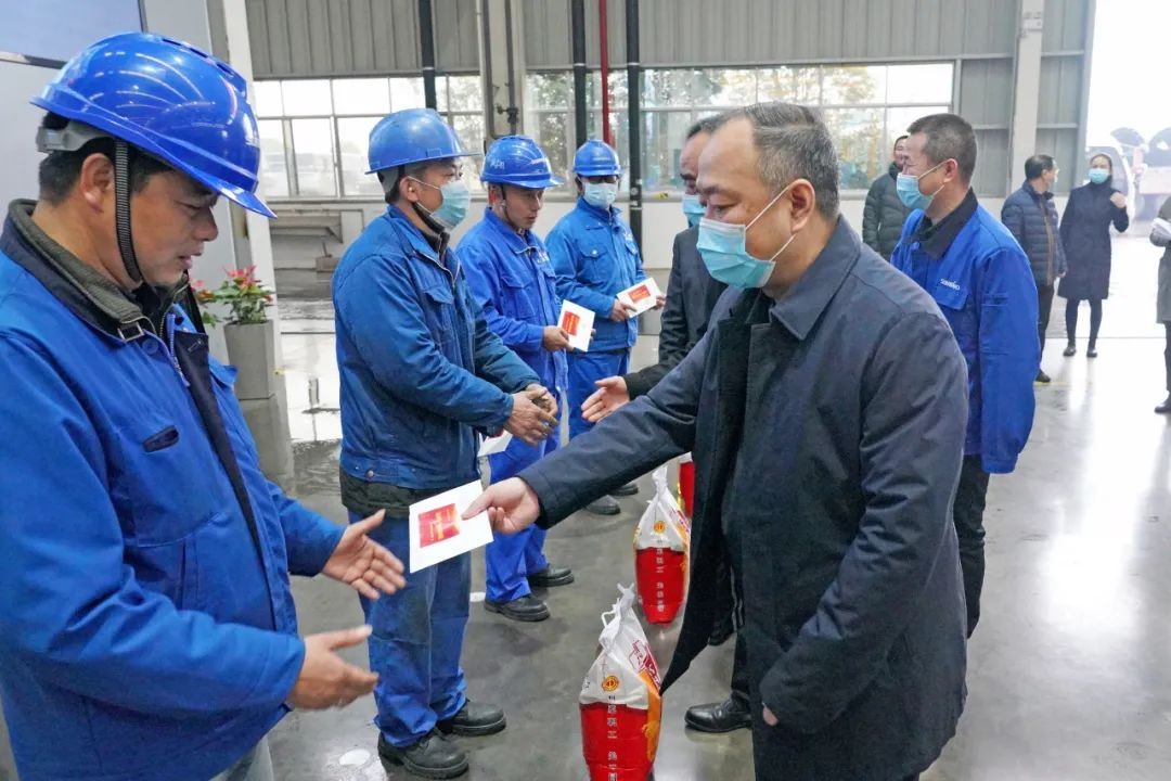 张庆红慰问三亿·体育-三亿（中国）一站式服务官方网站
智能困难党员