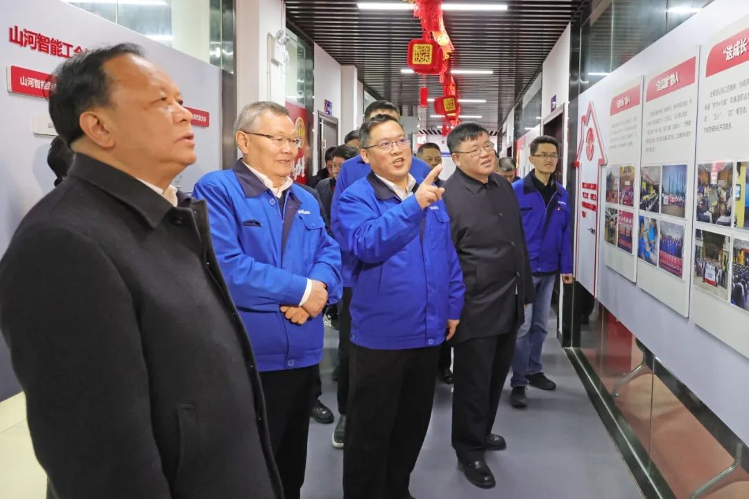 周农在三亿·体育-三亿（中国）一站式服务官方网站
智能调研时强调：企业工会要大力培养劳模和工匠