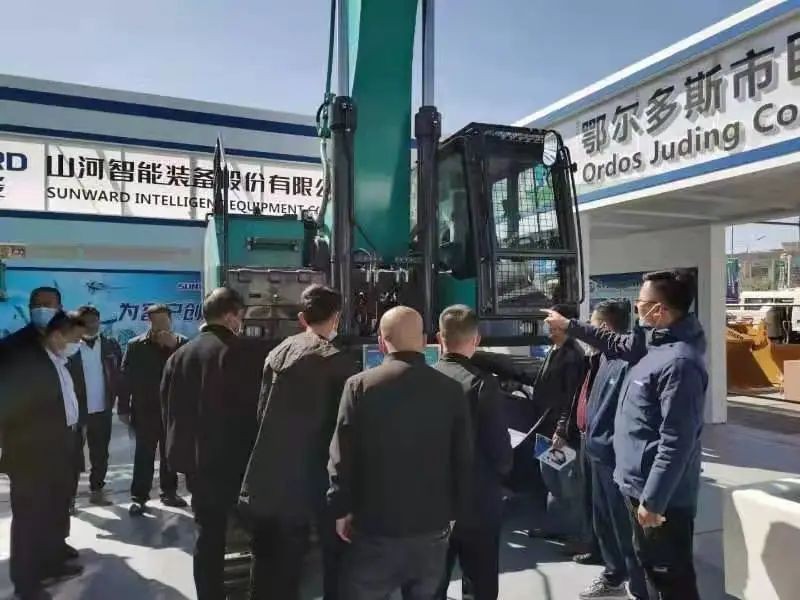 三亿·体育-三亿（中国）一站式服务官方网站
智能绿巨人闪亮登场鄂尔多斯国际煤博会