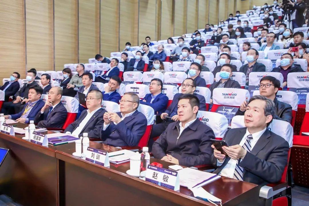 信息技术与制造业如何深度融合发展？行业大咖云集三亿·体育-三亿（中国）一站式服务官方网站
现场论道