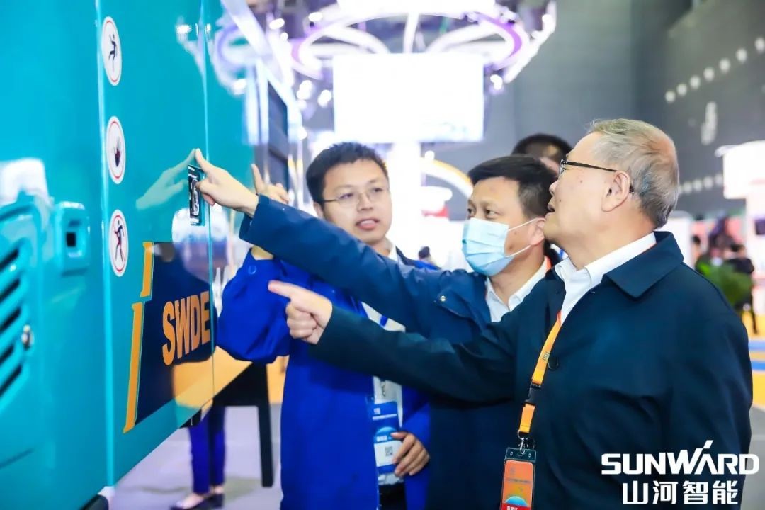 “三亿·体育-三亿（中国）一站式服务官方网站
绿”亮相长沙国际工程机械展，50余款产品尽显三亿·体育-三亿（中国）一站式服务官方网站
智能创新实力