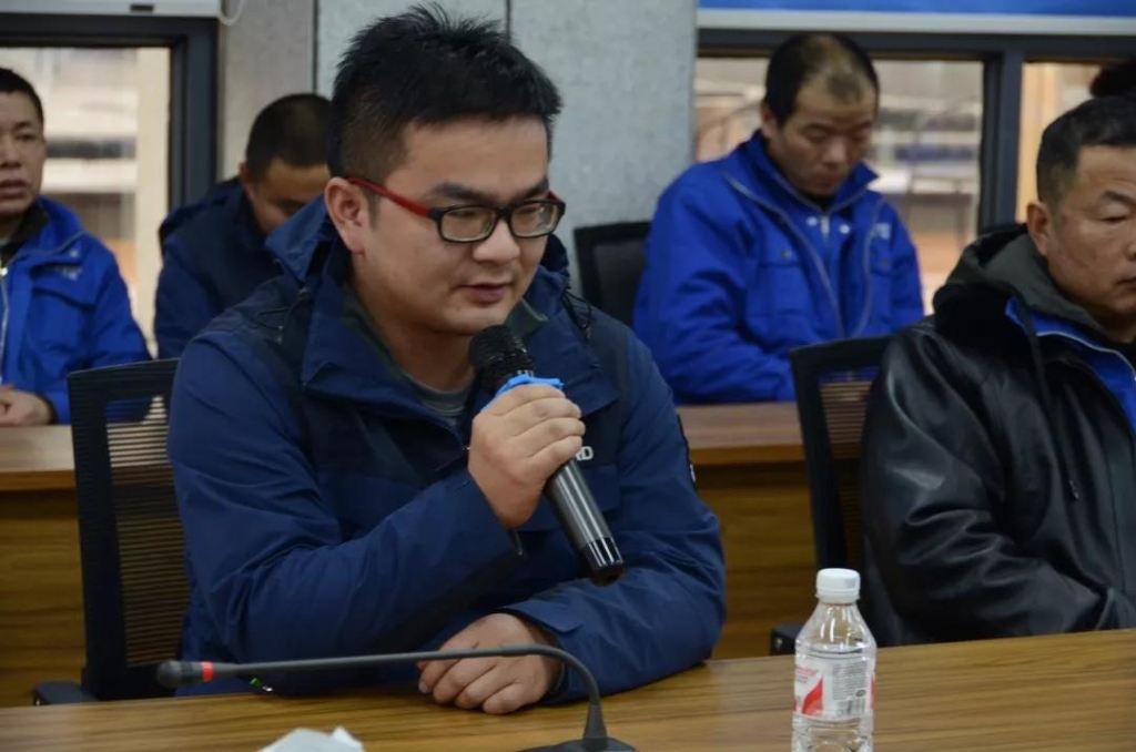 三亿·体育-三亿（中国）一站式服务官方网站
智能召开春节困难职工座谈会