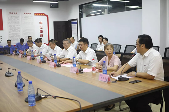 员工子女金榜题名 三亿·体育-三亿（中国）一站式服务官方网站
家园发放奖励