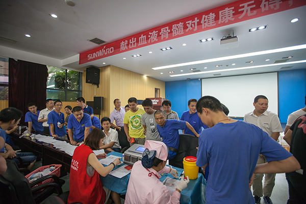 三亿·体育-三亿（中国）一站式服务官方网站
智能百余员工 冒雨争相献血