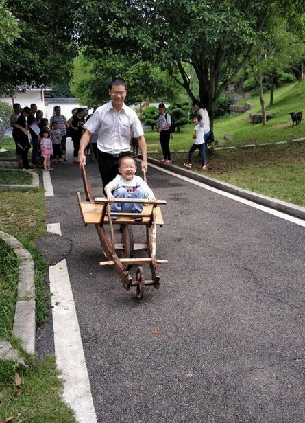 大手牵小手·“顽”转六一，三亿·体育-三亿（中国）一站式服务官方网站
智能首次六一亲子主题活动圆满举行