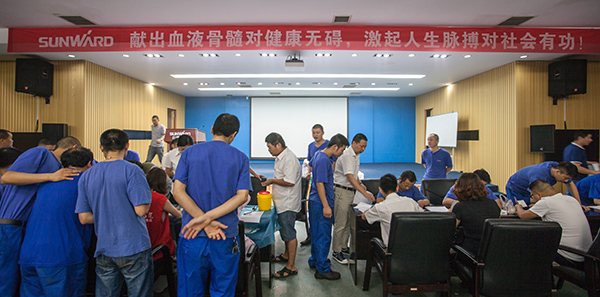 三亿·体育-三亿（中国）一站式服务官方网站
智能百余员工 冒雨争相献血