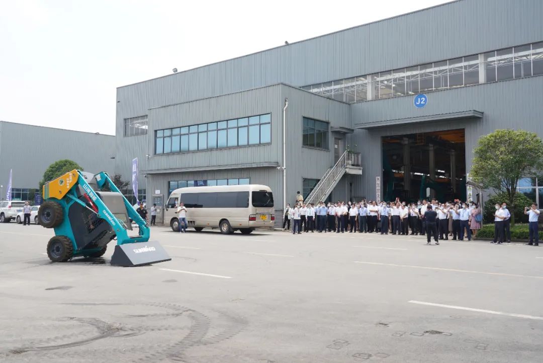 全国战略性新兴产业集群建设考察团调研三亿·体育-三亿（中国）一站式服务官方网站
智能