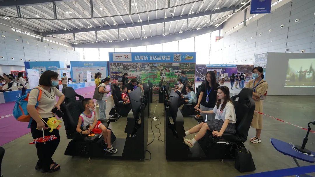 明星产品受追捧，三亿·体育-三亿（中国）一站式服务官方网站
航空携多款产品精彩亮相2021年湖南航展