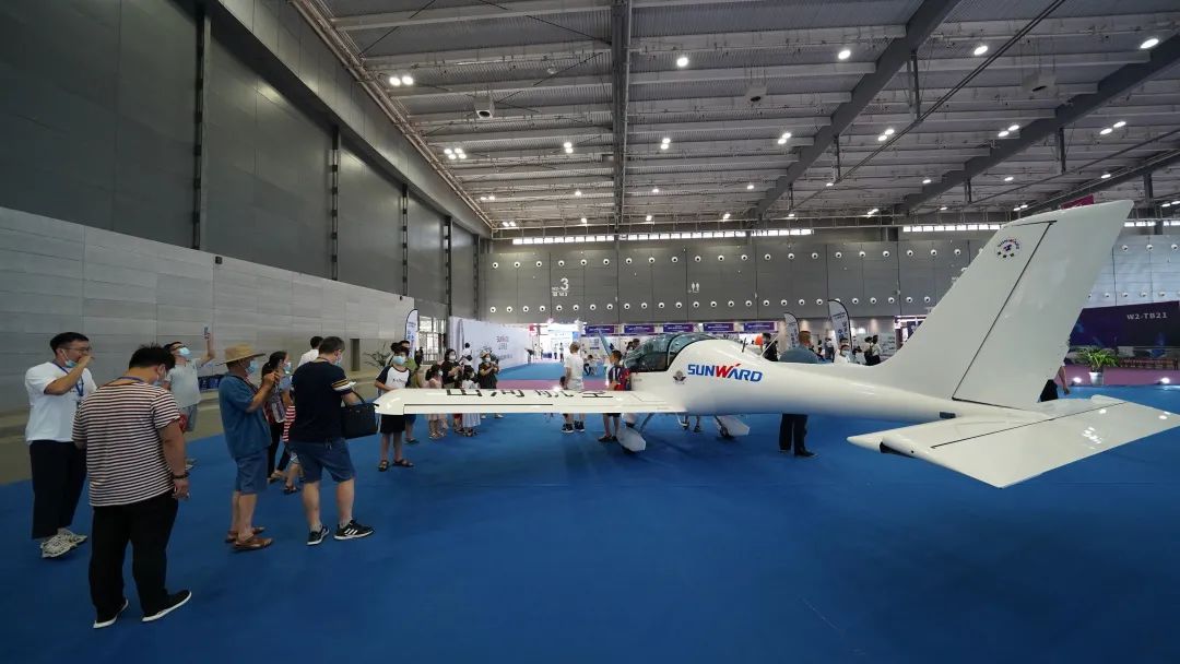 明星产品受追捧，三亿·体育-三亿（中国）一站式服务官方网站
航空携多款产品精彩亮相2021年湖南航展