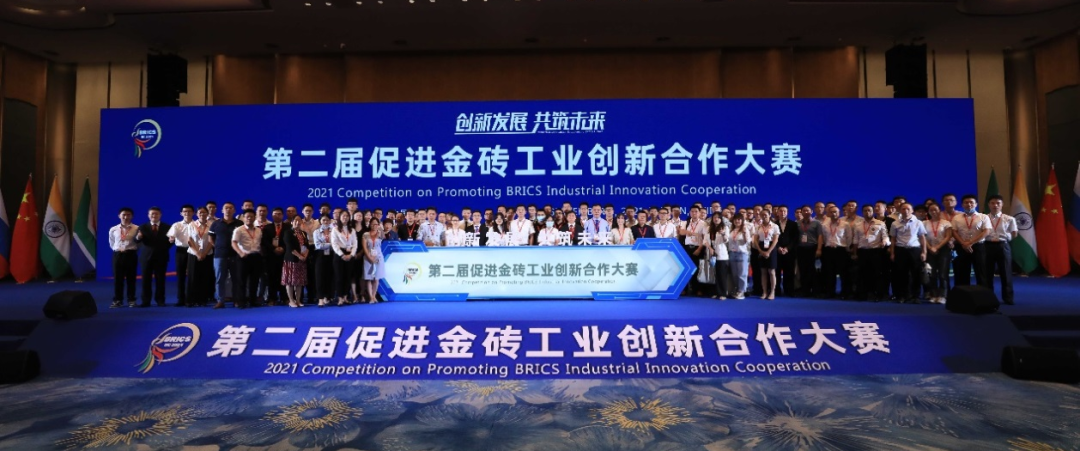 点赞！三亿·体育-三亿（中国）一站式服务官方网站
智能液压混合动力挖掘机项目荣获这个优秀项目奖→