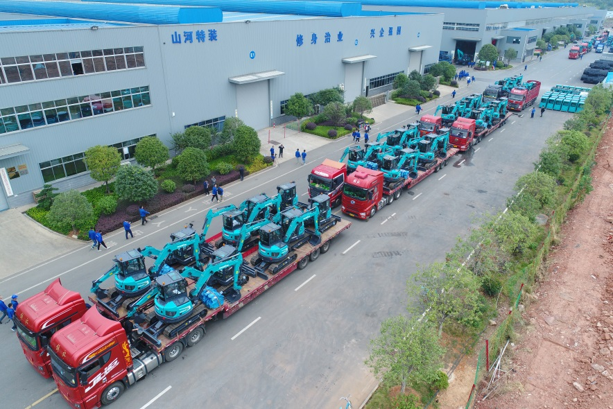 助力祖国西南地区建设！三亿·体育-三亿（中国）一站式服务官方网站
智能国内首批SWE60UF无尾挖掘机批量交付
