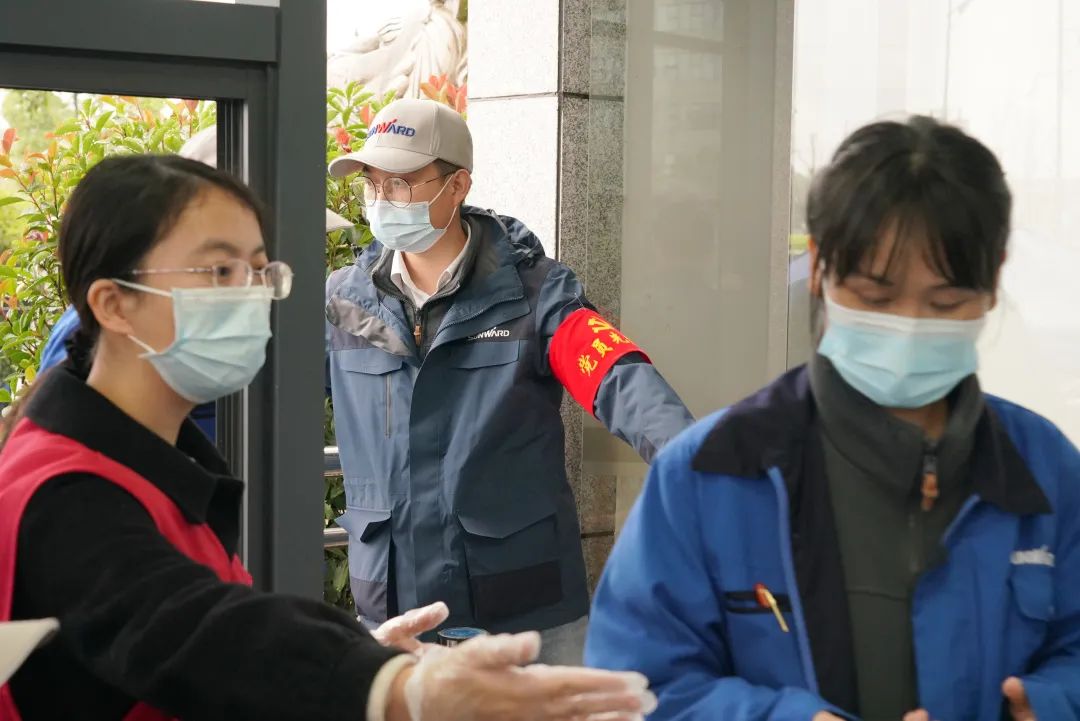 采样完成率近100%！三亿·体育-三亿（中国）一站式服务官方网站
智能第一时间开展全员核酸检测，保障安全生产