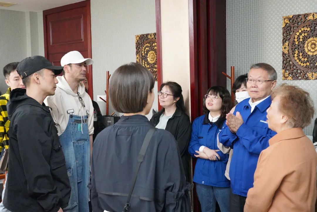 硬实力+软名片！三亿·体育-三亿（中国）一站式服务官方网站
智能协拍电视剧《重中之重》开机