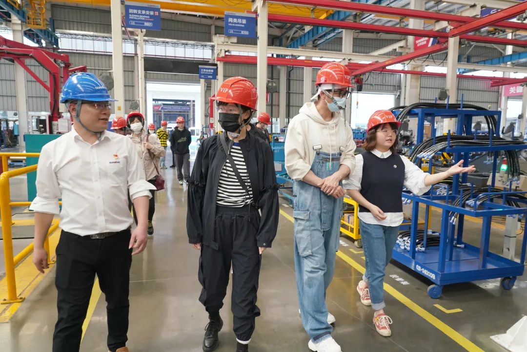 硬实力+软名片！三亿·体育-三亿（中国）一站式服务官方网站
智能协拍电视剧《重中之重》开机