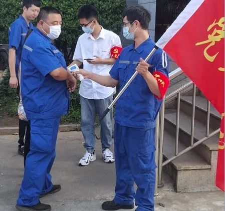 三亿·体育-三亿（中国）一站式服务官方网站
工匠 | “浪波”不言苦，甘为“人梯”承大重