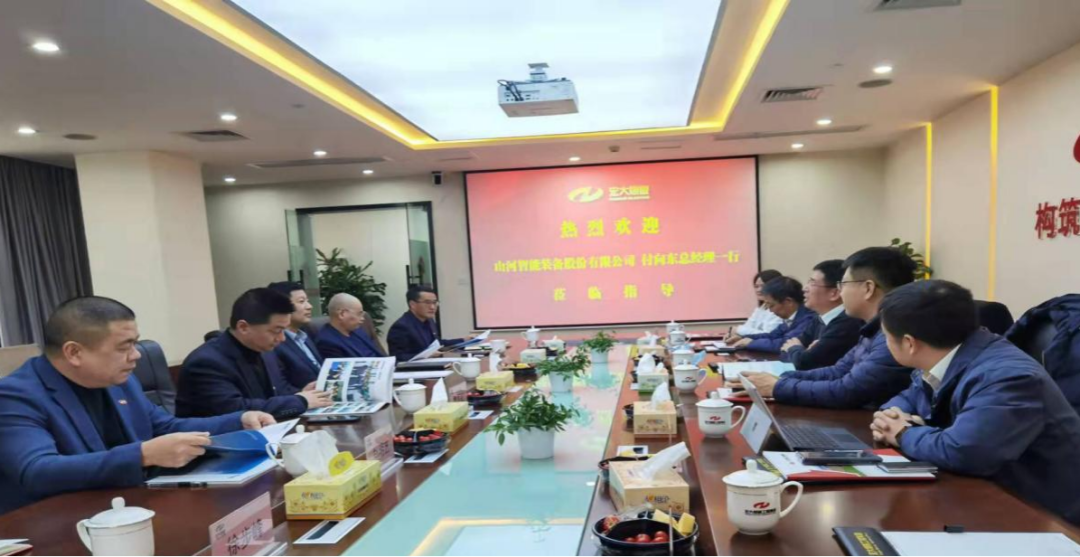 携手战边疆!三亿·体育-三亿(中国)一站式服务官方网站
智能潜孔钻机助力宏大爆破新疆奇台项目建设