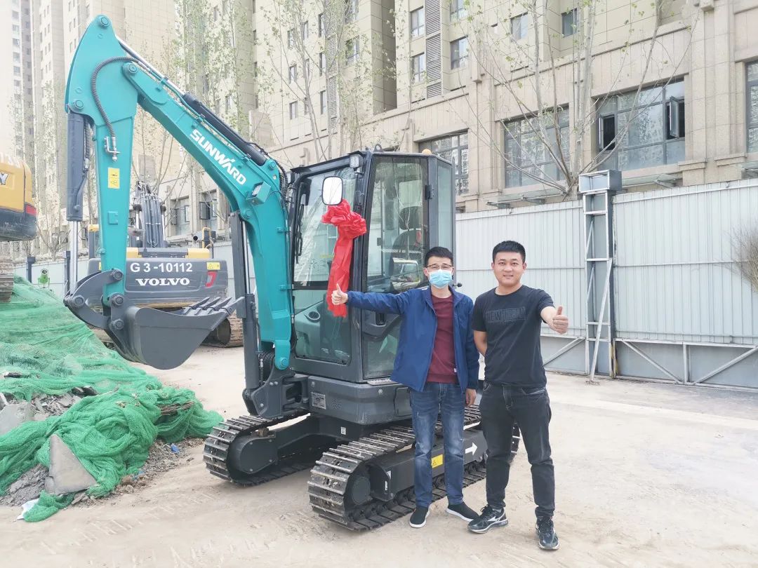 冲、冲、冲！带您感受三亿·体育-三亿（中国）一站式服务官方网站
智能挖掘机火热交机时刻
