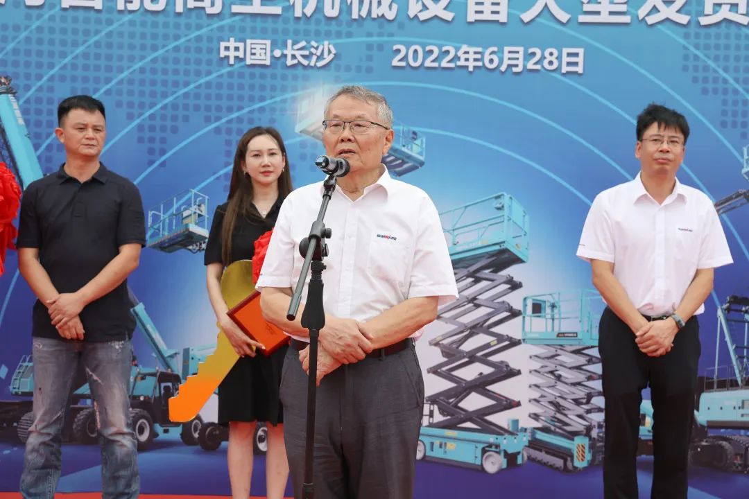 献礼二十大，再攀新高地！三亿·体育-三亿（中国）一站式服务官方网站
智能高空机械设备再迎批量发货