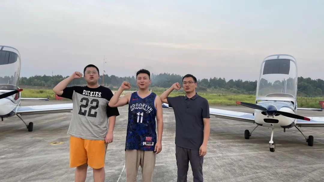 冲上云霄！湖南三亿·体育-三亿（中国）一站式服务官方网站
通航学员成功单飞