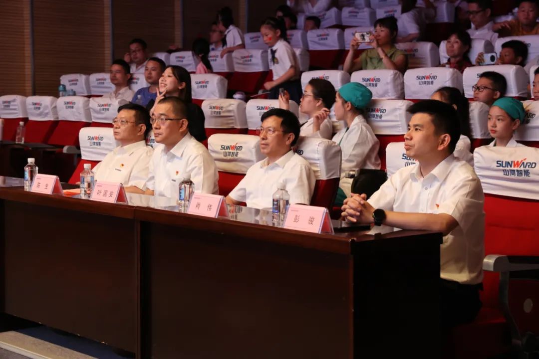 缤纷“暑”假，不负所“托”！三亿·体育-三亿（中国）一站式服务官方网站
智能职工子女暑期托管班结业啦