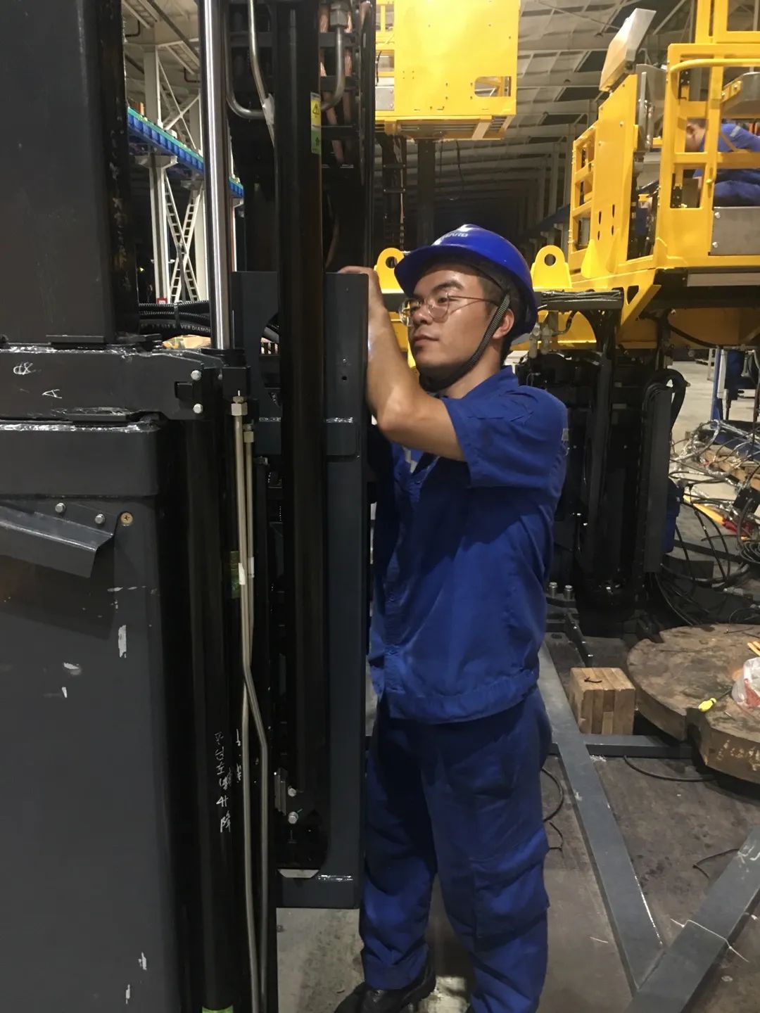 为铁路运输保驾护航！三亿·体育-三亿（中国）一站式服务官方网站
智能自主研制首套三平台作业装置成功交付