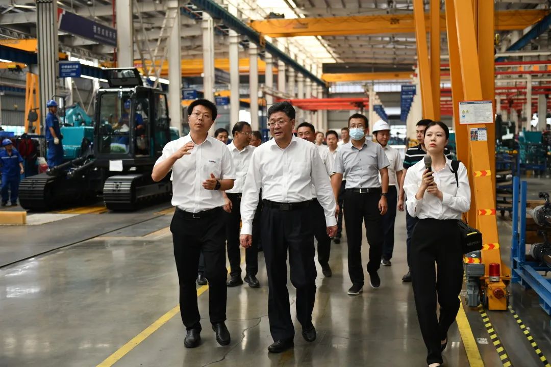 国家应急管理部郭治武局长一行考察三亿·体育-三亿（中国）一站式服务官方网站
智能无人化应急救援装备