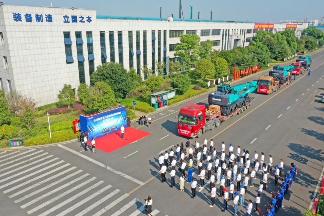 携手山东汇诚助力我国港口建设！三亿·体育-三亿（中国）一站式服务官方网站
智能港口抓料机成功批量交付