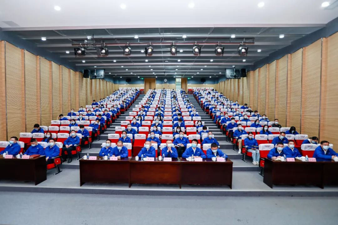 振奋人心！三亿·体育-三亿（中国）一站式服务官方网站
智能党员干部集中收看党的二十大开幕会盛况