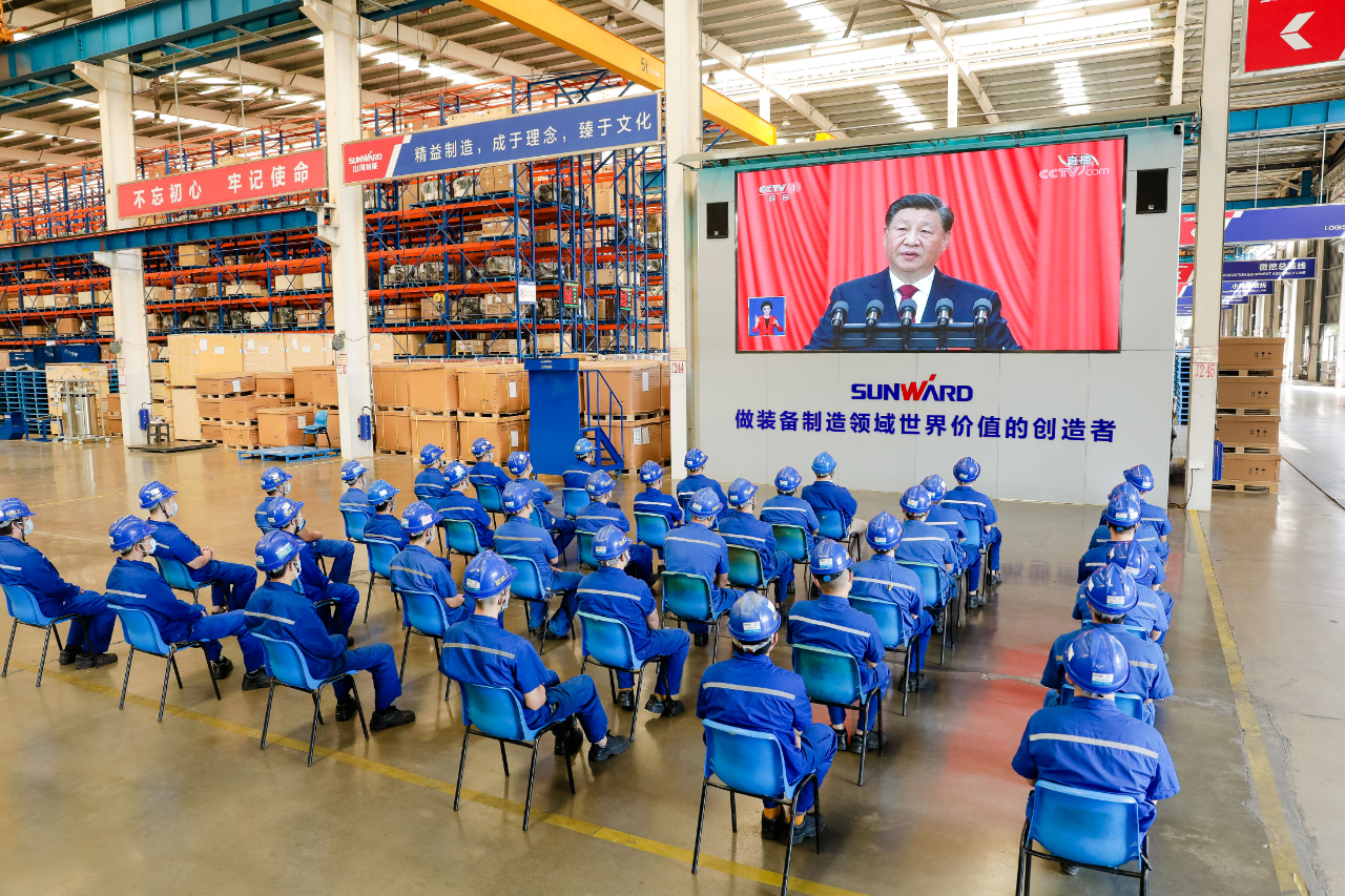 振奋人心！三亿·体育-三亿（中国）一站式服务官方网站
智能党员干部集中收看党的二十大开幕会盛况
