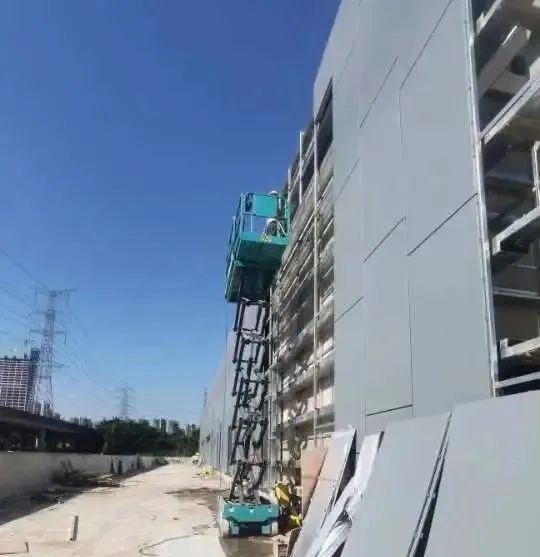 众志成城抗疫情！三亿·体育-三亿（中国）一站式服务官方网站
智能高空机械助力惠州方舱医院建设