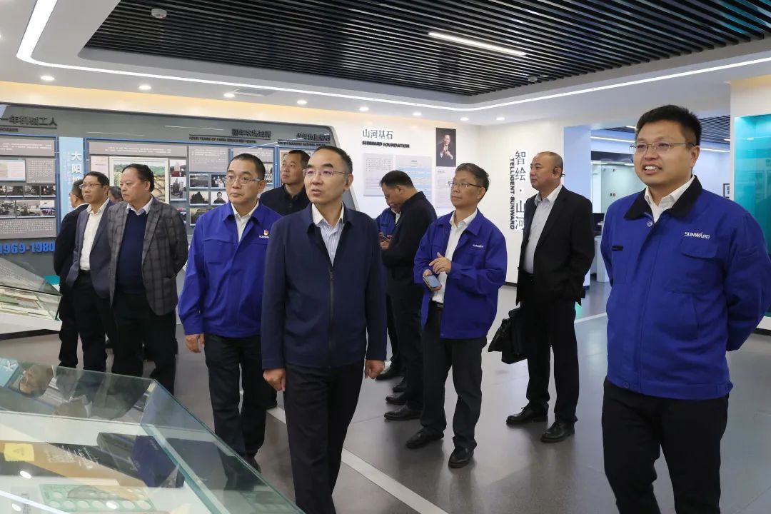强强联合，夯实湖南工程建设湘军！三亿·体育-三亿（中国）一站式服务官方网站
智能与湖南路桥签订战略合作协议