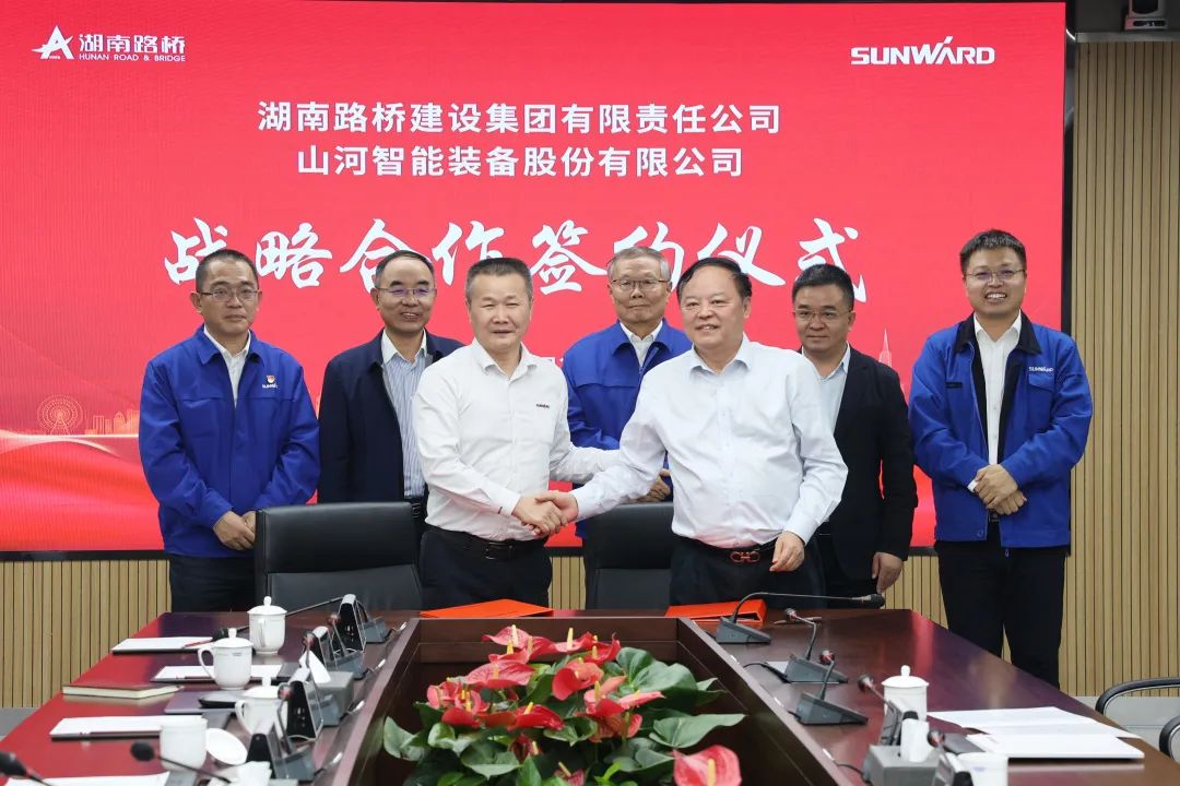 强强联合，夯实湖南工程建设湘军！三亿·体育-三亿（中国）一站式服务官方网站
智能与湖南路桥签订战略合作协议