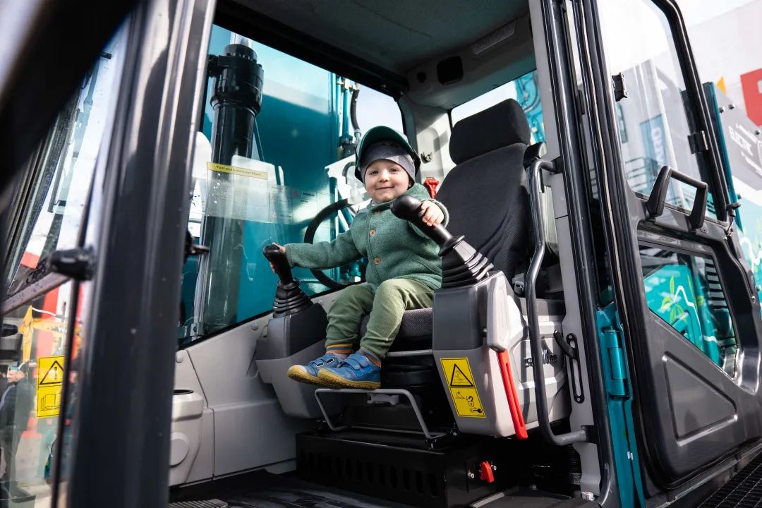 Bauma 2022 | 一组火热现场图带您重温三亿·体育-三亿（中国）一站式服务官方网站
智能德国宝马展之旅