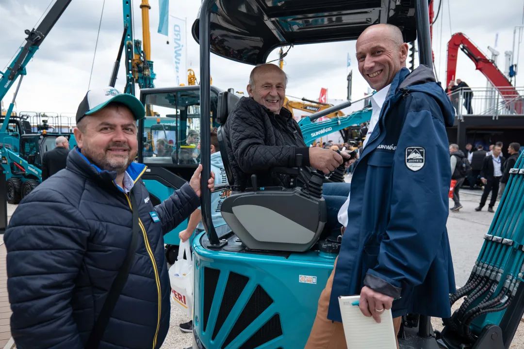 Bauma 2022 | 一组火热现场图带您重温三亿·体育-三亿（中国）一站式服务官方网站
智能德国宝马展之旅
