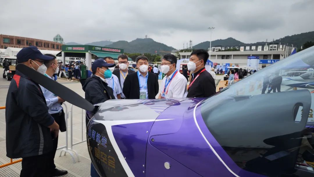 关注！三亿·体育-三亿（中国）一站式服务官方网站
科技携多款产品亮相第十四届珠海航展