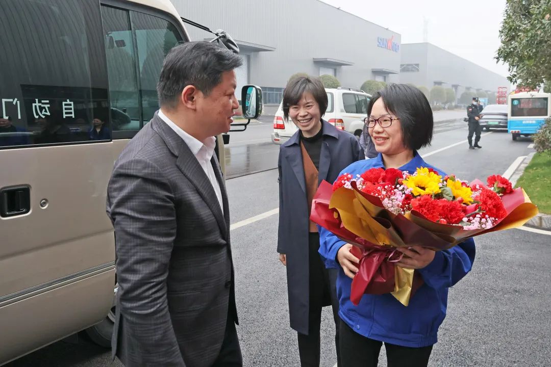 付旭明慰问三亿·体育-三亿（中国）一站式服务官方网站
智能市三八红旗手并督导安全生产工作