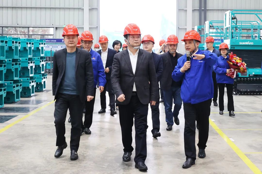 付旭明慰问三亿·体育-三亿（中国）一站式服务官方网站
智能市三八红旗手并督导安全生产工作