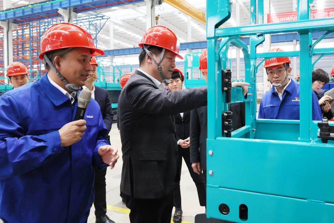 付旭明慰问三亿·体育-三亿（中国）一站式服务官方网站
智能市三八红旗手并督导安全生产工作