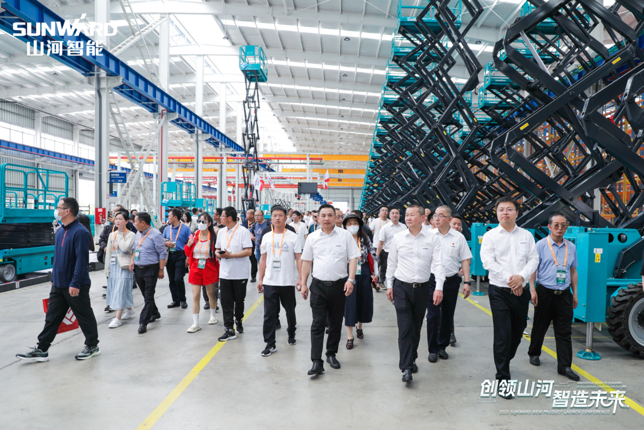 千人齐聚、爆品出击！三亿·体育-三亿（中国）一站式服务官方网站
智能新品推介会圆满举办