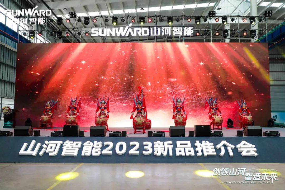 千人齐聚、爆品出击！三亿·体育-三亿（中国）一站式服务官方网站
智能新品推介会圆满举办