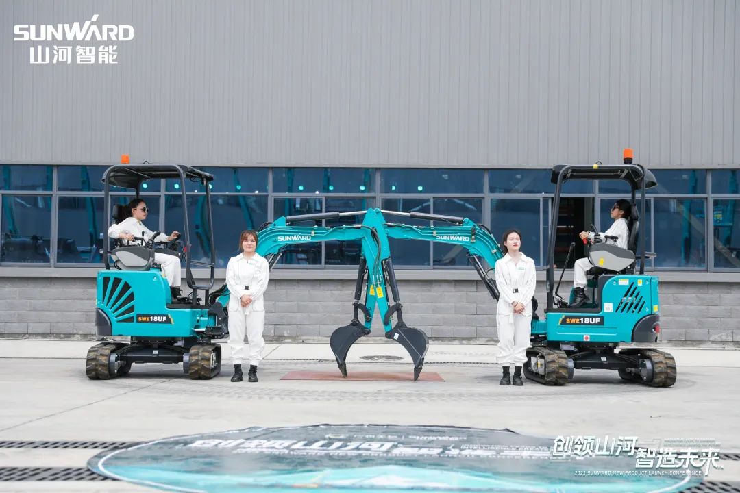 精品出击、互动不断！三亿·体育-三亿（中国）一站式服务官方网站
智能F系列挖掘机闪耀长沙展