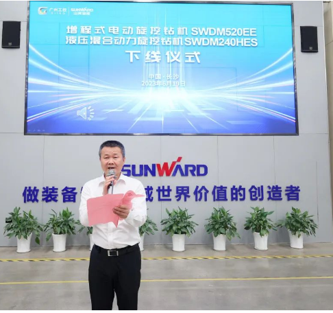 助力“双碳”、绿动未来！三亿·体育-三亿（中国）一站式服务官方网站
智能增程式电动旋挖钻机、液压混合动力旋挖钻机齐交付