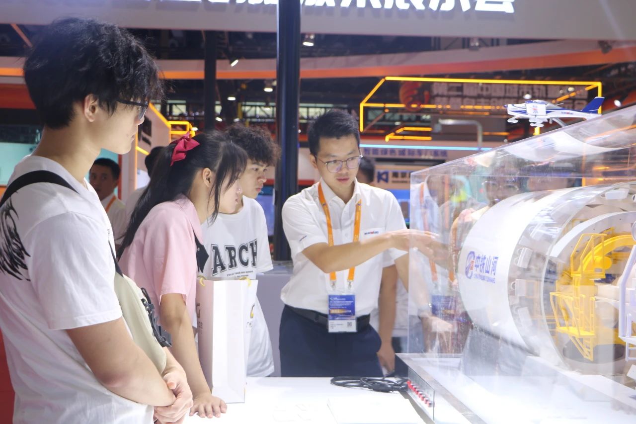 中铁三亿·体育-三亿（中国）一站式服务官方网站
亮相首届广州大湾区国际轨道交通产业发展论坛暨展览会