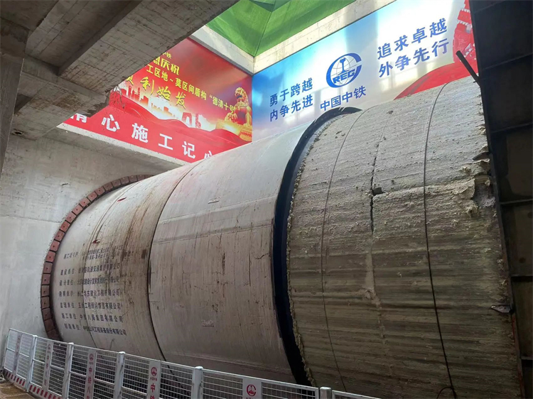 首战华东市场！中铁三亿·体育-三亿（中国）一站式服务官方网站
杭德市域铁路工程地莫区间左线盾构机顺利始发