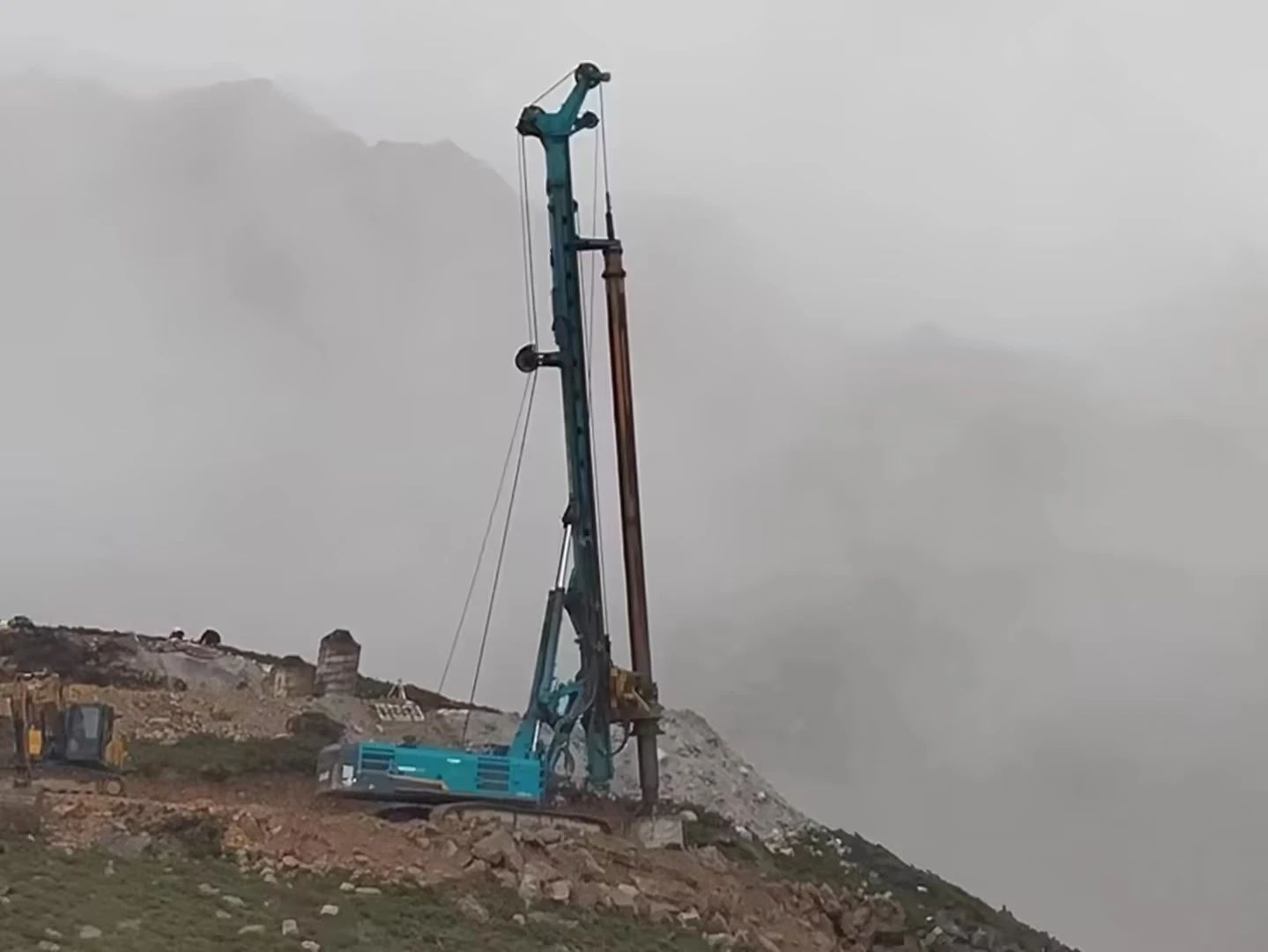 助力世界最高海拔特高压直流输电工程，三亿·体育-三亿（中国）一站式服务官方网站
智能旋挖钻机展现硬核实力