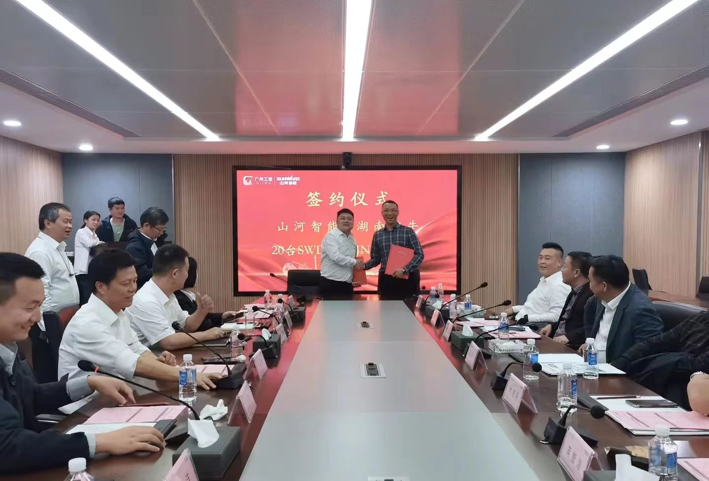 行业寒冬现暖阳！现场签购20台旋挖钻机，三亿·体育-三亿（中国）一站式服务官方网站
智能携手湖南骏牛助力国家电网项目建设